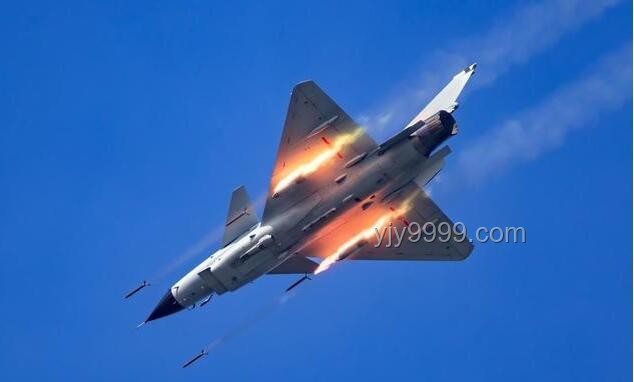 直擊殲10二對三空戰(zhàn)對抗：空軍訓(xùn)練新篇章與行業(yè)深度洞察