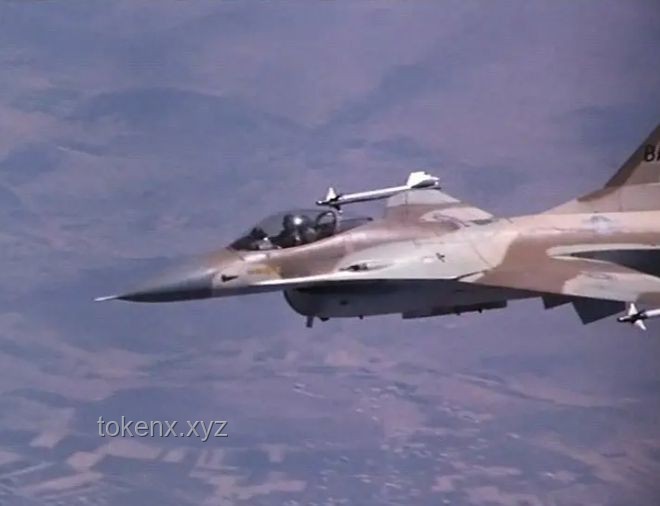 直擊殲10二對三空戰(zhàn)對抗：一場空中的較量與智慧碰撞