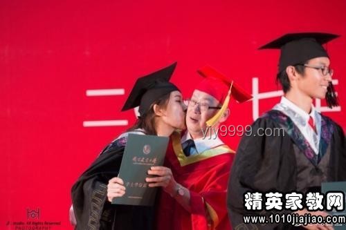 哈佛校長(zhǎng)在畢業(yè)典禮上嘲諷特朗普：如何理解與應(yīng)對(duì)
