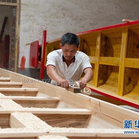 ??汨羅第二屆龍舟超級聯(lián)賽：創(chuàng)新浪潮，劃動未來水域??