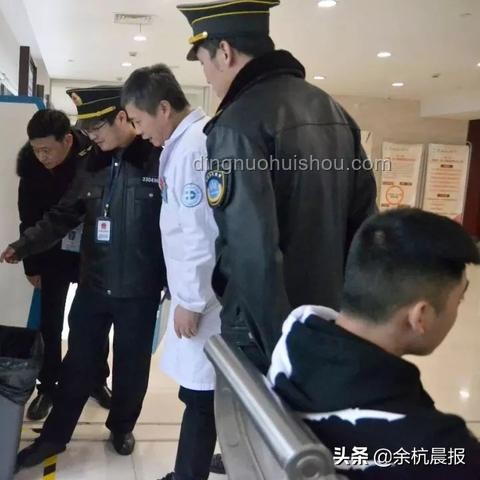 “最嚴(yán)控?zé)熈睢笔甑儯何鼰熣邷p少背后的創(chuàng)新思維與社會共治??