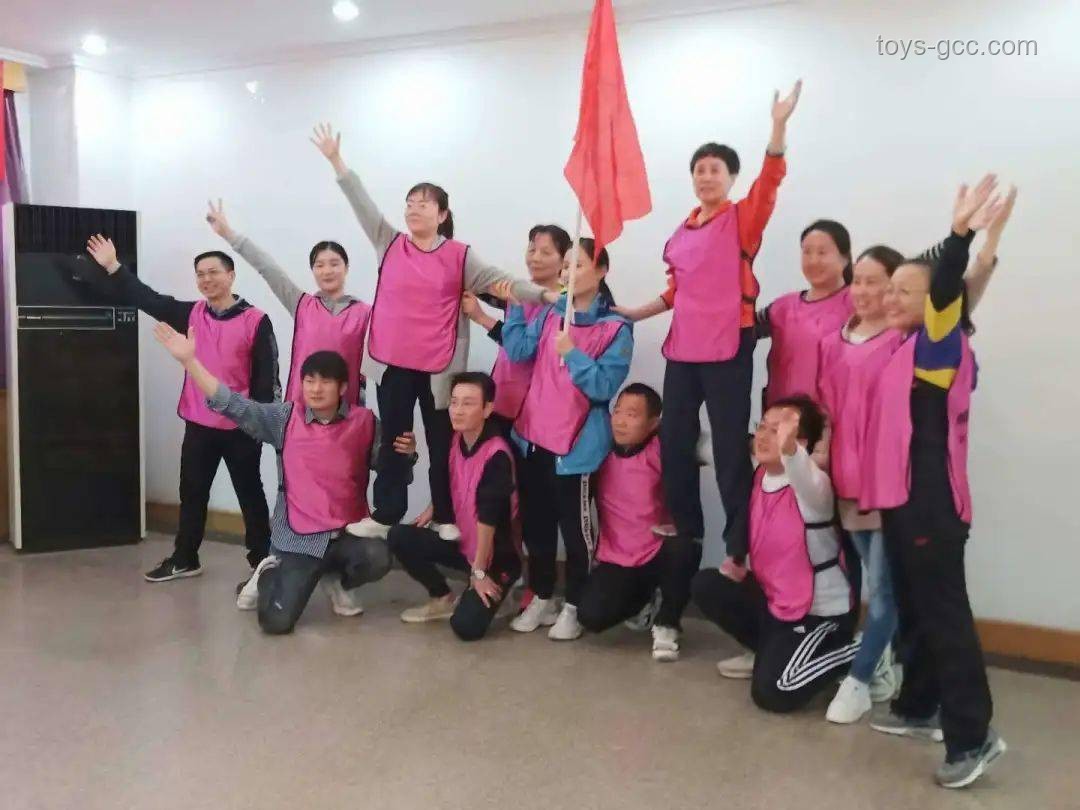 如何高效組織團隊活動以“致敬！”為主題，增強團隊凝聚力