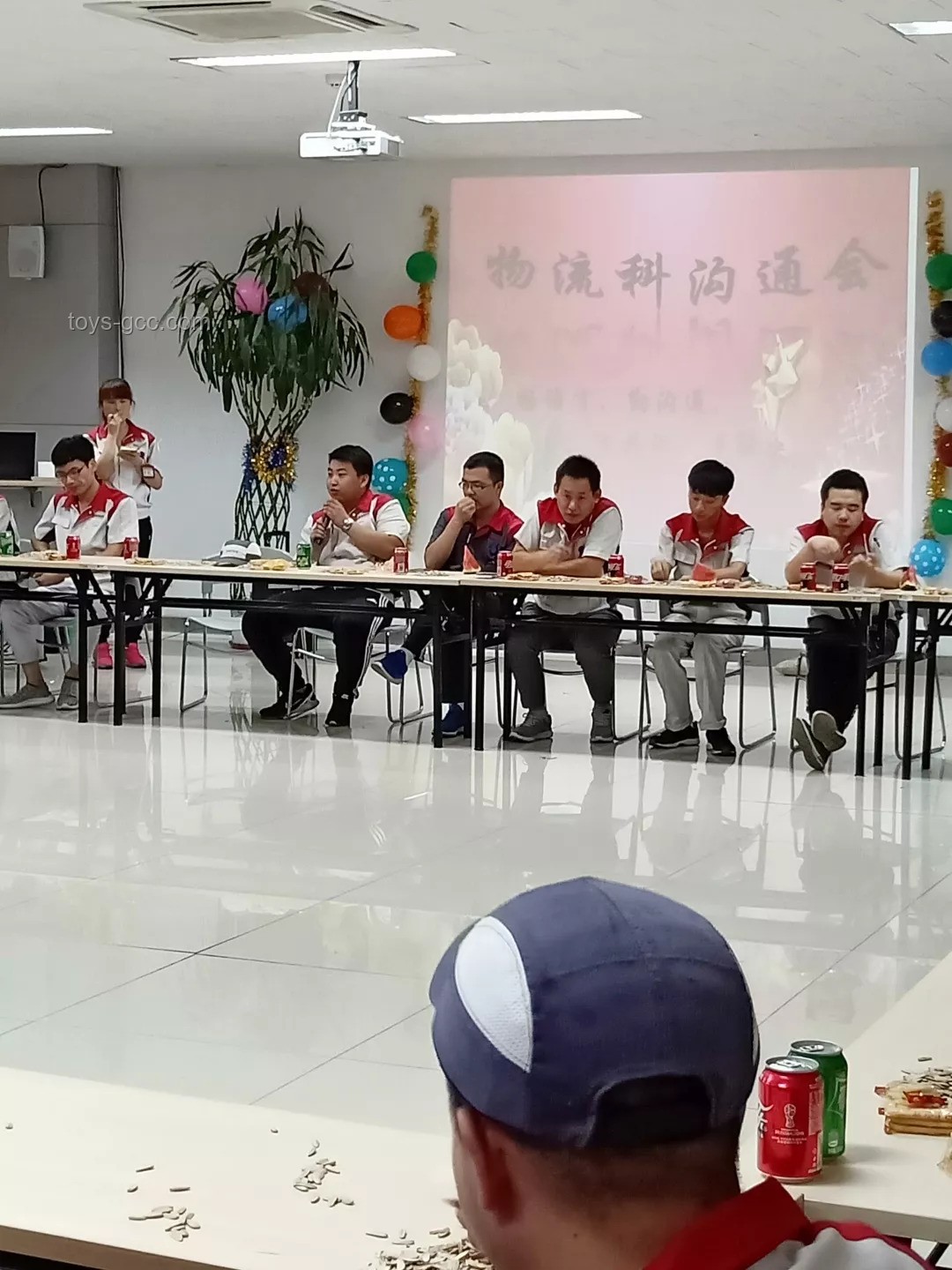 如何高效組織團隊活動以“致敬！”為主題，增強團隊凝聚力