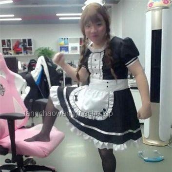 一個用黑絲做濾鏡拍視頻的美男子：創(chuàng)意攝影新潮流
