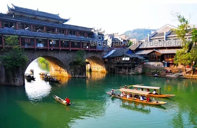 三峽庫區(qū)唯一“半淹縣城”的水上公交與菜場文化：集市里的中國案例研究