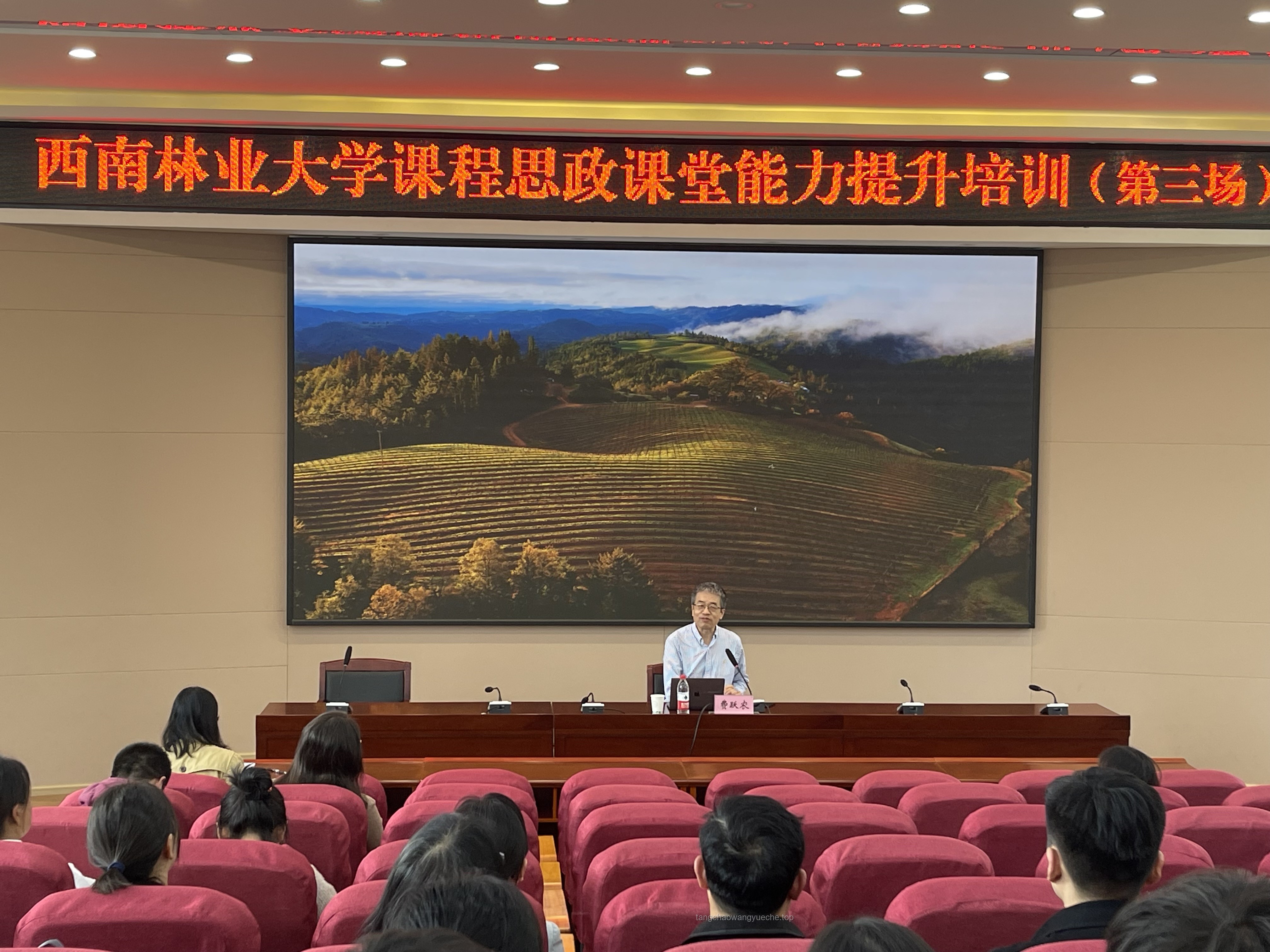 深圳大學(xué)：創(chuàng)新驅(qū)動(dòng)下的高等教育改革與發(fā)展案例研究