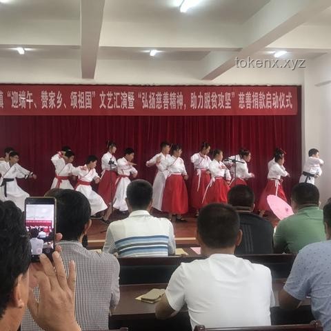 90歲爺爺賣5毛錢粽子VS現(xiàn)代商業(yè)粽子：傳統(tǒng)與現(xiàn)代的碰撞