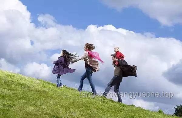 陳妍希曬與兒子洱海背影照：親子旅行攝影全攻略