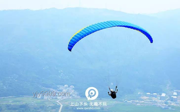 **女孩乘滑翔傘事故：自我解脫安全繩與規(guī)范操作對比分析**