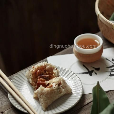 2?2?端午節(jié)社交文案對比：傳統(tǒng)VS創(chuàng)意，哪種更能笑翻朋友圈？
