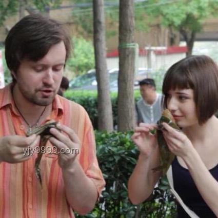 外國(guó)人吃粽子連皮都吃的文化誤解案例研究