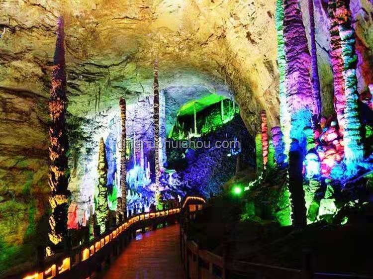 張家界溶洞垃圾清運2.7噸：旅游生態(tài)保護深度剖析