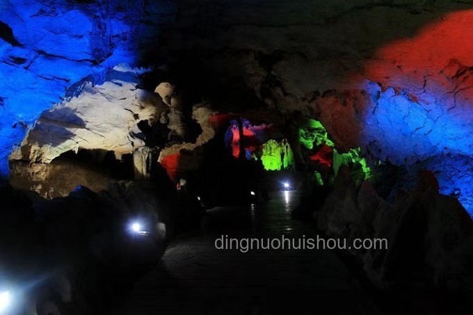張家界溶洞垃圾清運2.7噸：旅游生態(tài)保護深度剖析