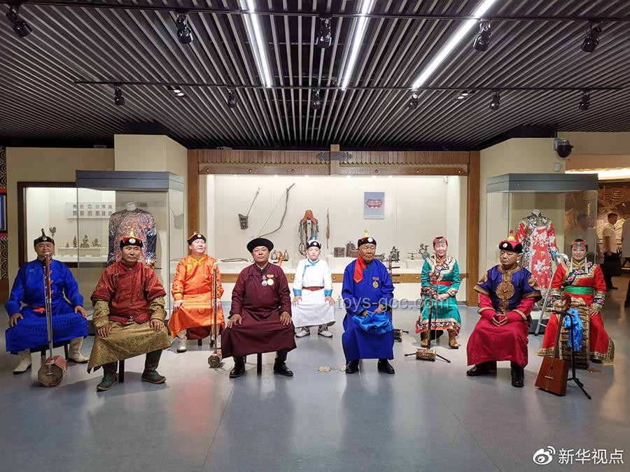 跟著總書記品多彩非遺：傳統(tǒng)工藝與現(xiàn)代傳承對比分析