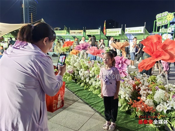端午經(jīng)濟(jì)成為消費(fèi)活力新引擎，民俗文化煥發(fā)新生機(jī)