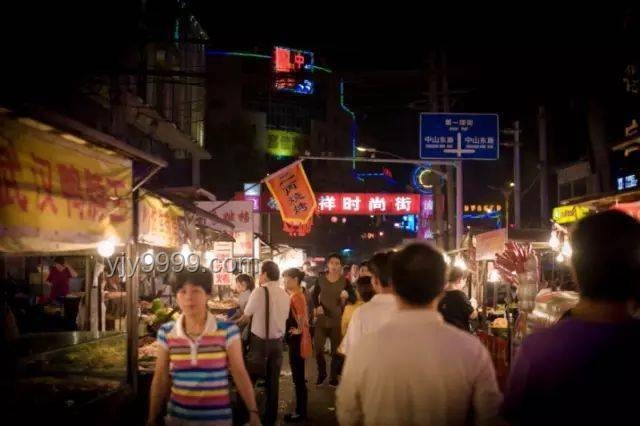 夜市新體驗：頭一次用震撼形容的夜市與傳統(tǒng)夜市對比分析