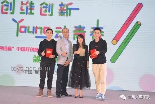 閆桉擺攤新視角：創(chuàng)意市集與數(shù)字融合的創(chuàng)業(yè)啟示