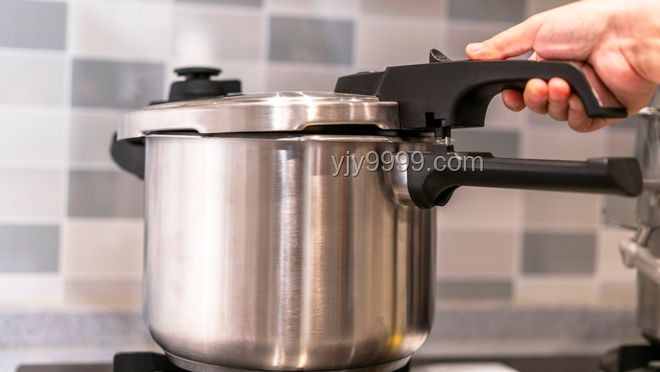 適合懶人入手做飯好物對(duì)比：電飯煲VS多功能料理鍋VS微波爐