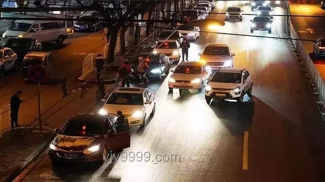 末班車延伸的夜間經(jīng)濟(jì)歡樂(lè)，出行服務(wù)新藍(lán)海