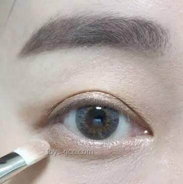 水光感妝容入門指南，打造透亮迷人肌