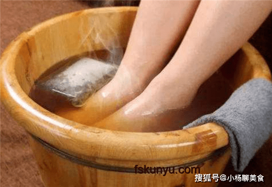 女子深夜花椒泡腳險暈厥：安全泡腳指南