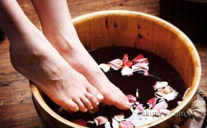 女子深夜花椒泡腳險暈厥：安全泡腳指南