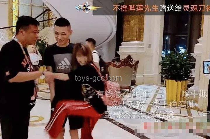 何秋亊直播回應(yīng)爭(zhēng)議：了解網(wǎng)絡(luò)爭(zhēng)議處理的藝術(shù)