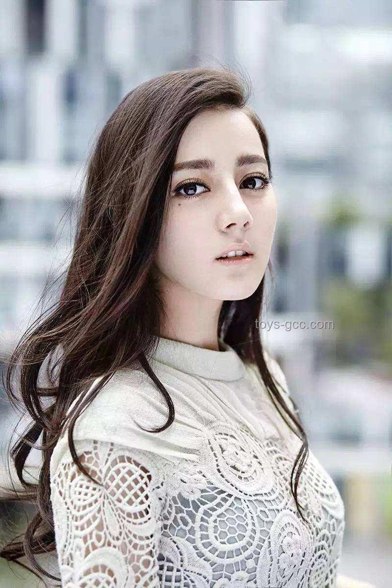 12秒墜入迪麗熱巴的明媚美學(xué)探析