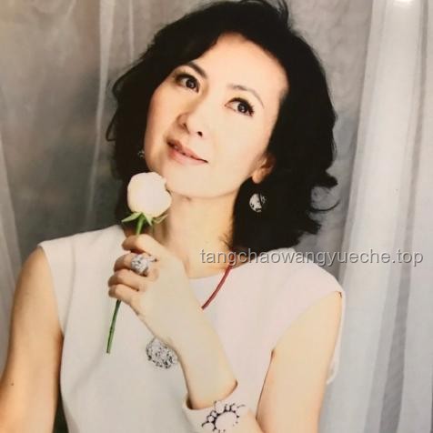 夏日穿搭主打松弛感，輕松打造時尚休閑風