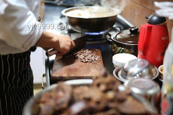 特廚探店解析：廚師職責(zé)與魯菜根的實踐