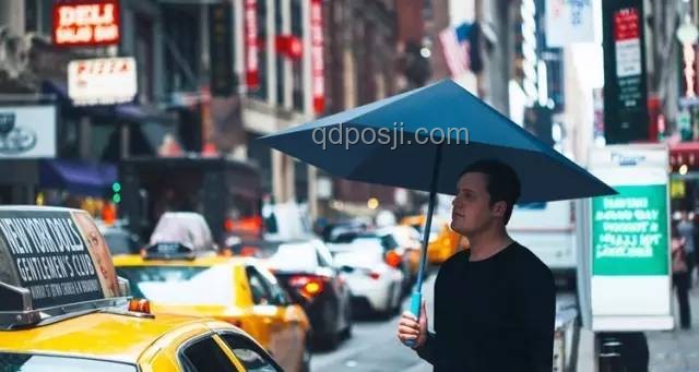 雨中撐傘新喻：母愛的創(chuàng)新啟示錄，跨界共筑愛心傘幕