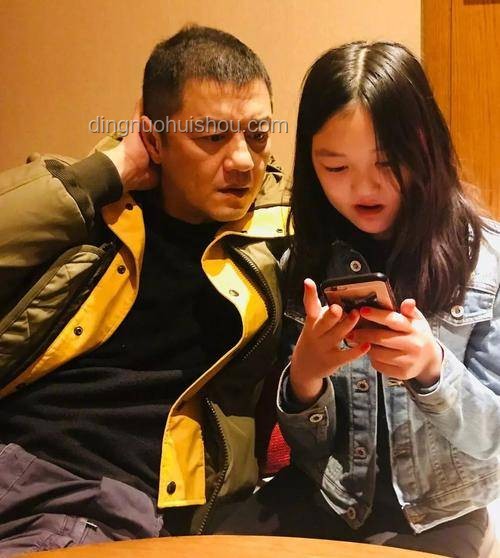 李亞鵬為何不拍戲還債？妻子深度回應(yīng)解析