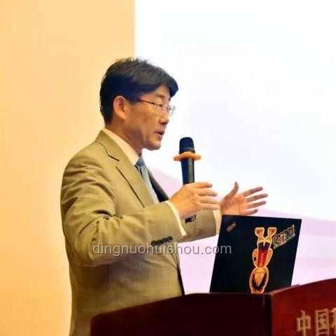 博士頭銜原來如此重要：學(xué)術(shù)與職場(chǎng)的影響力解析