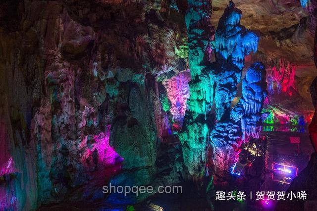 ??溶洞驚現(xiàn)垃圾山，張家界清潔行動(dòng)震撼人心！