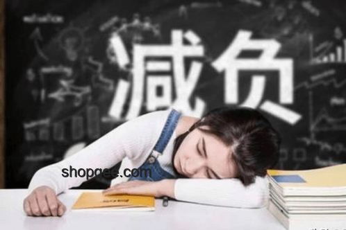 教育創(chuàng)新情感共鳴：高三最后一課老師含淚唱《人間》現(xiàn)象解析