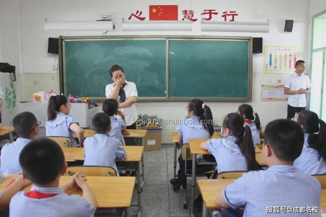 高三班主任的淚滴：送別第一屆學(xué)生的不舍與成長