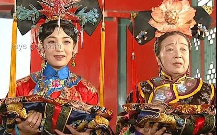為何童年視角轉(zhuǎn)變：從厭惡容嬤嬤到共情理解
