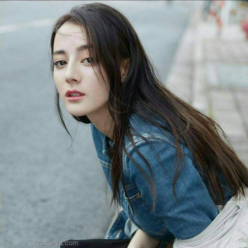 “本子傳遞”現(xiàn)象解析：誰給迪麗熱巴張凌赫遞本子就當(dāng)為了我