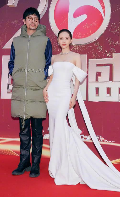 宋茜VOGUE紅毯綠金抹胸裙造型案例研究