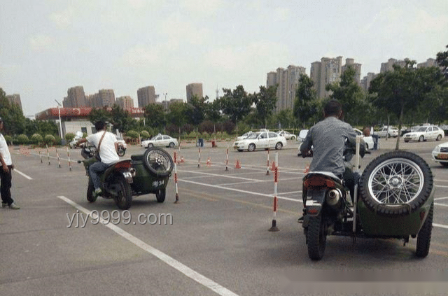??越過停車線的“小冒險”：電動車駕駛人的微妙心態(tài)解析