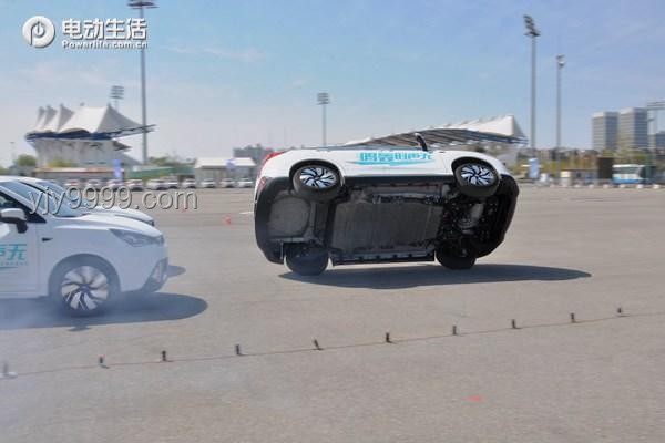??越過停車線的“小冒險”：電動車駕駛人的微妙心態(tài)解析