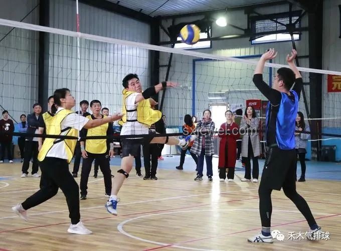 JDG對(duì)戰(zhàn)TTG：電競(jìng)賽場(chǎng)上的心跳瞬間與策略較量