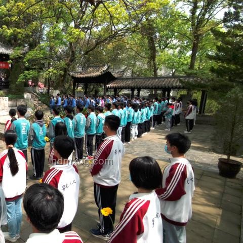 985艦開火送高考超硬核祝福：軍事元素與高考激勵的創(chuàng)新融合