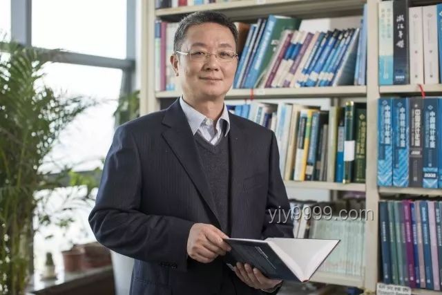 守護韋東奕純粹學者底色與其他公眾人物形象對比