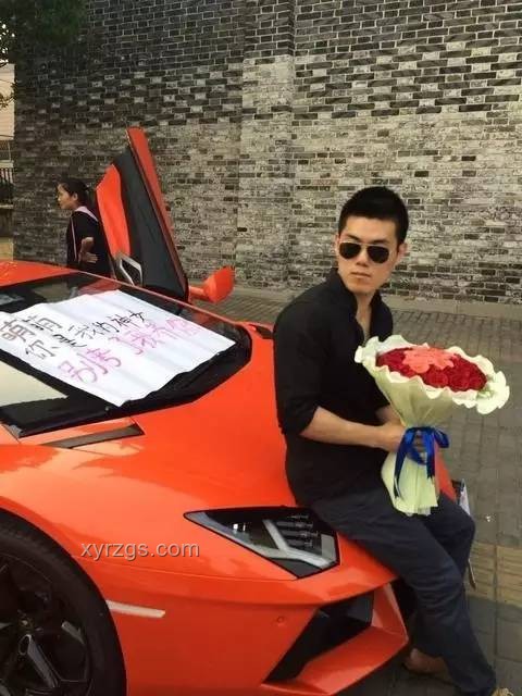豪車車主的另類祈福：為高考彩頭換“985”車牌記