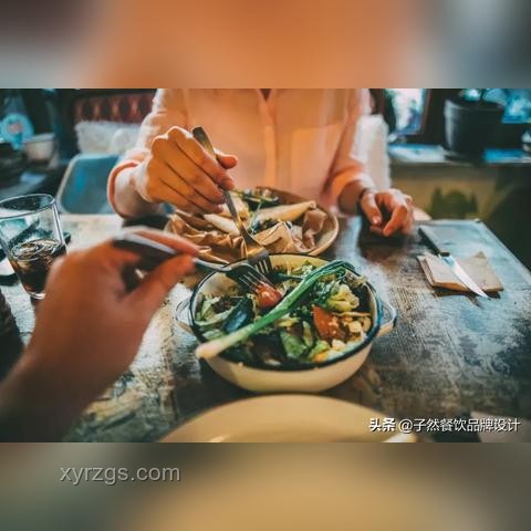 門店全關(guān)，知名網(wǎng)紅餐飲品牌倒下深度解析