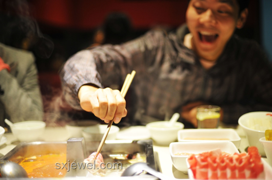 海底撈“下鄉(xiāng)”新趨勢：地頭蛇引領(lǐng)的餐飲變革