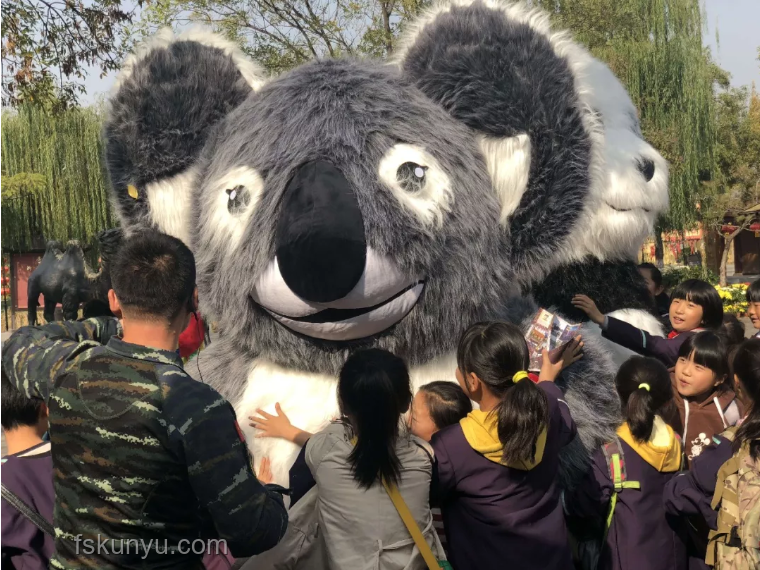 清明上河園拴猴表演爭(zhēng)議：動(dòng)物保護(hù)意識(shí)覺(jué)醒下的未來(lái)趨勢(shì)