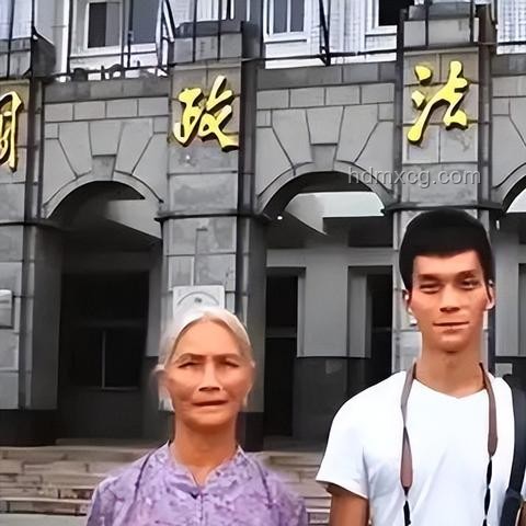 唐尚珺轉(zhuǎn)身：從高考考場(chǎng)到大學(xué)校園的趨勢(shì)啟示