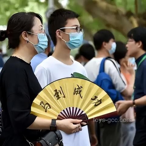 I人和E人考生走出考場的反差：透視性格類型對考試行為的影響